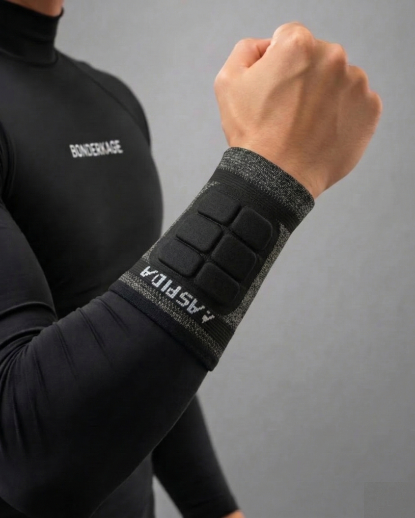 A soft, stretch compression wrist sleeve worn directly against the skin, engineered with 360° A9 cut protection and integrated padding blocks on the top of the wrist for added slash and impact protection- without itching or irritation.